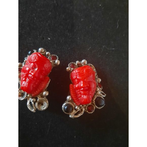 Vintage Selro Clip on Earrings Asian Red Devil 3 Missing Cabochon - Picture 4 of 11